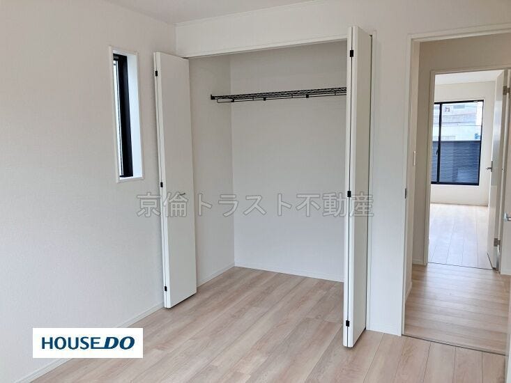 北東側洋室6.0帖 クローゼット すべての居室に収納があります!服や日用品をスッキリ収納してお部屋を広く使うことができます◎