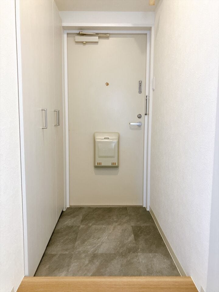 【玄関】
大容量で靴の種類や季節に応じて多くの靴を収納でき、家族全員分の靴を一箇所にまとめて管理できます♪
またゆとりをもって収納をすることが出来るため、湿気を逃してくれます♪