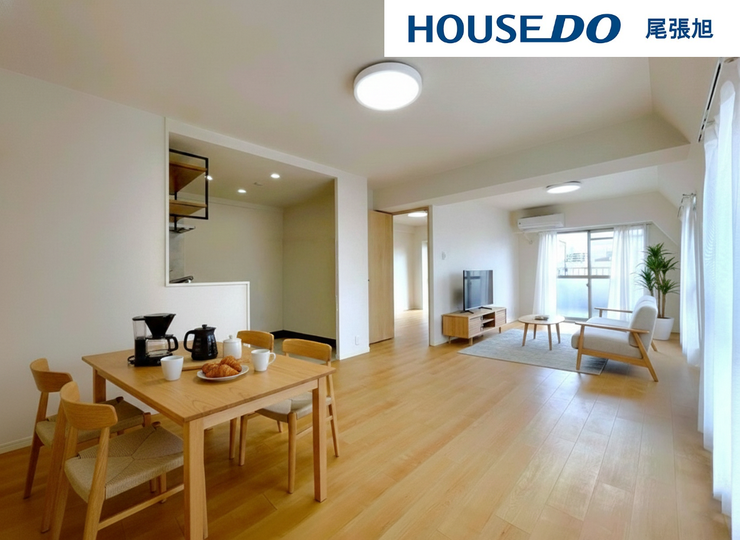 【リビング】
【家具配置イメージ/リビング】光が優しく差し込む明るいリビング♪最高の家族団らんのお時間をお過ごしいただけます♪ひろびろとしたLDKで、ソファや4人掛けテーブルを置いても使いやすい配置です。