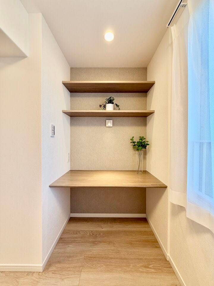 〈8.3帖〉カウンターデスク付き♪お勉強が捗ります♪