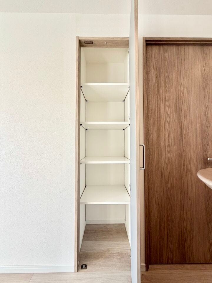 〈リビング収納〉可動棚付きで収納の幅が広がります♪