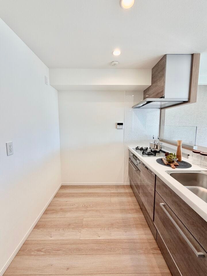 キッチンまわりも広さを意識して設計しましたので、動線が比較的スムーズです。