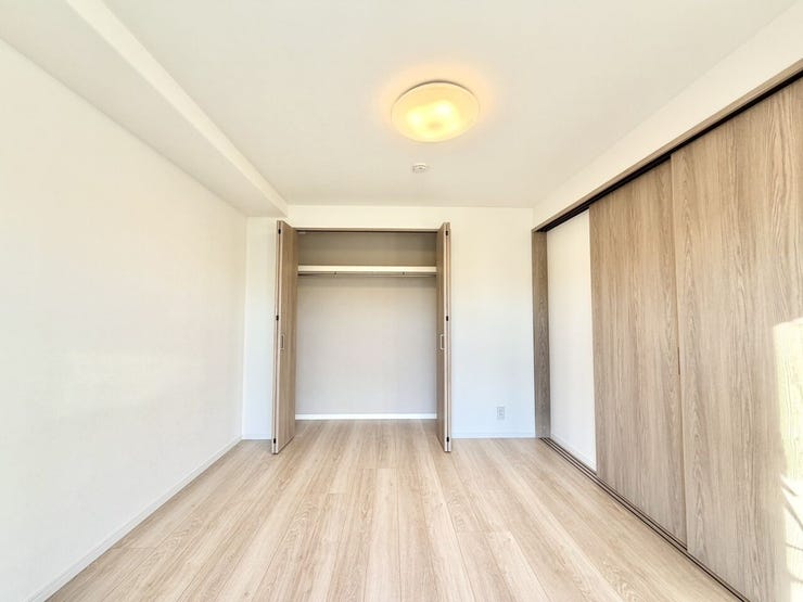 〈6.3帖〉大切な衣類を収納できる大型クローゼットが便利です