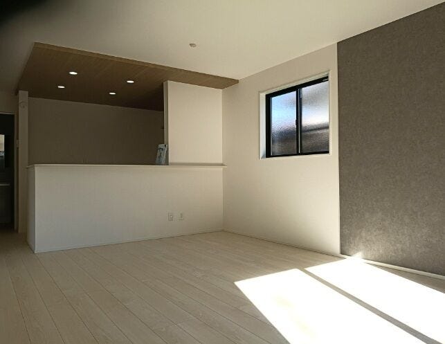 和室を開ければLDKと合わせて20帖の広さがあり、より開放的な空間に。子どもの遊び場やお昼寝にも使え、家族の気配を感じながら安心して子育てができる間取りです。