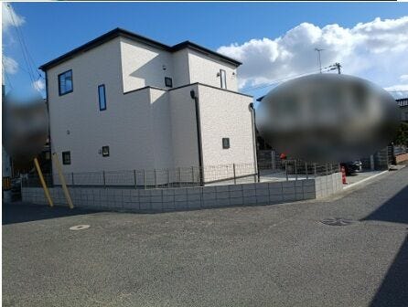 角地ならではの陽当たりと風通しの良さが魅力。周囲に視界が開け、明るく開放的な住環境で、のびのびとした暮らしが楽しめます。