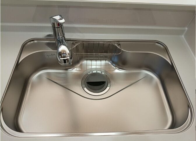 ワイドシンクを採用し、洗い物がしやすく調理も快適。大きな鍋やフライパンも余裕をもって扱え、毎日の家事をスムーズにしてくれます。