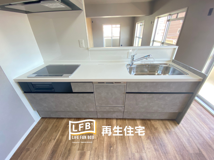 IHクッキングヒーターと広々としたワークトップ、そして豊富な収納で、毎日の家事を効率的にサポートします。食器洗浄乾燥機付きで家事の負担も軽減。