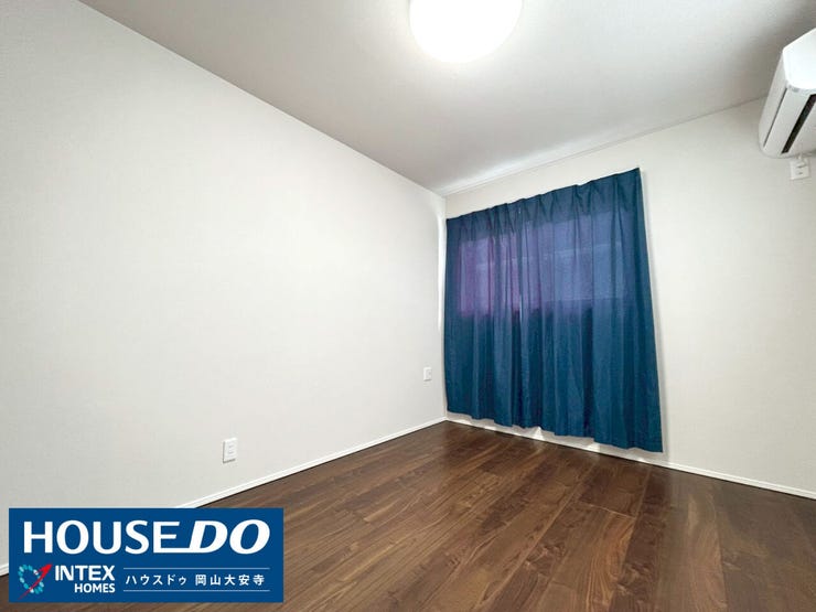 【お子様がのびのび過ごせる洋室】
全居室収納付きでおもちゃや学用品もすっきり片付き、勉強や遊びに集中できる空間。成長に合わせて使いやすいお部屋です。