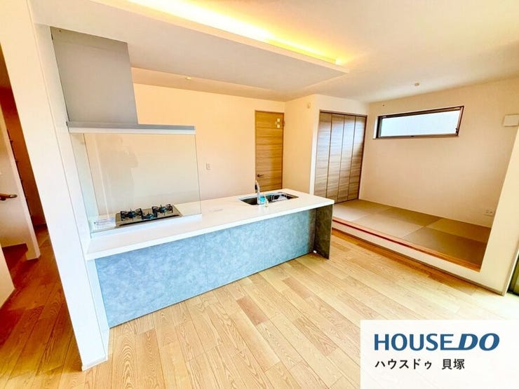 カウンターキッチンなので、お料理をしながらリビングを見渡すことができます♪