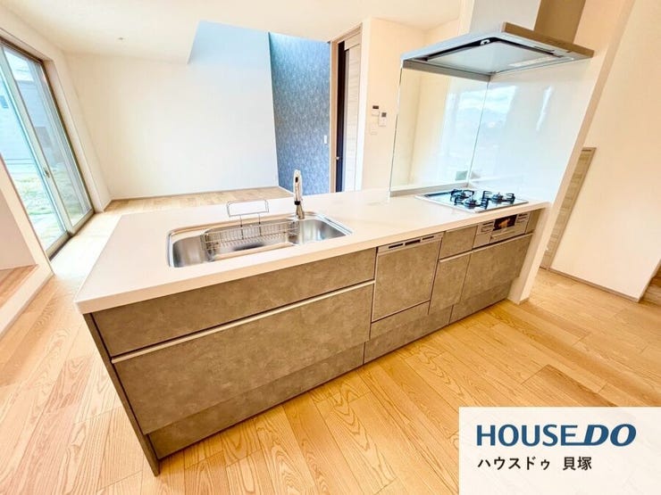 大きなシンクと調理台で、キッチンでの作業がはかどります♪