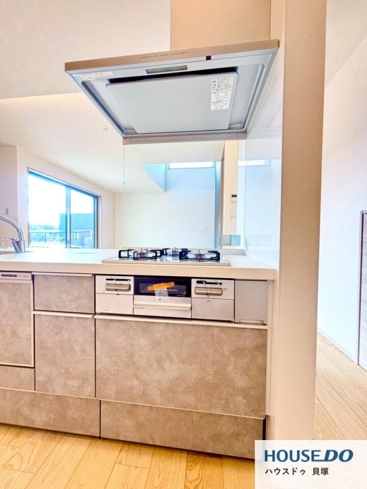 大きなシンクと調理台で、キッチンでの作業がはかどります♪