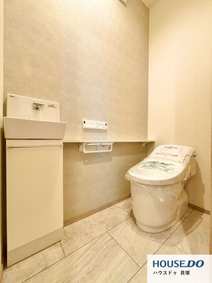 トイレには手洗い場もついております。