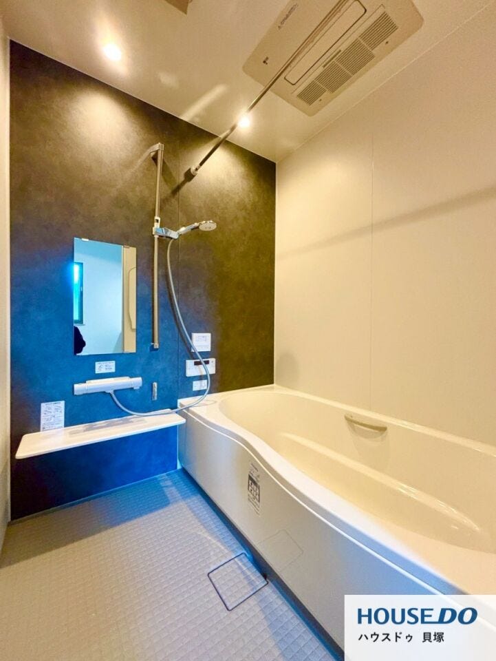 お子様と一緒にバスタイムを楽しめる広々浴室