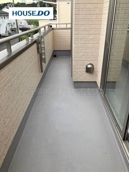 ご家族の洗濯物やお布団がたっぷり干せるワイドバルコニー!2部屋から出入り可能です◎