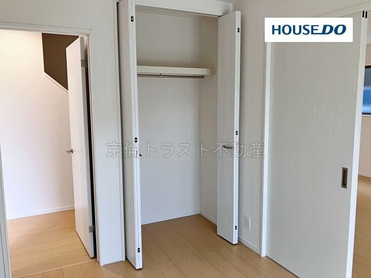 LDKに隣接する洋室は2ケ所から出入り可能!ライフスタイルに合わせてお使いいただけます◎