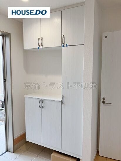 玄関には大容量のシューズボックスを設置。お好きなインテリアも飾れるタイプです♪