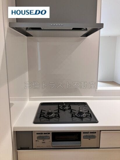 フラットデザインの整流板の換気扇はデザイン性が高く、汚れもスムーズに拭き取れます。