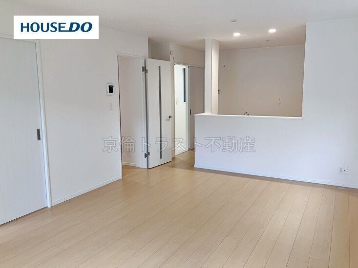 キッチンと一体化したリビング!家族みんなが集まる明るく居心地の良い空間です!