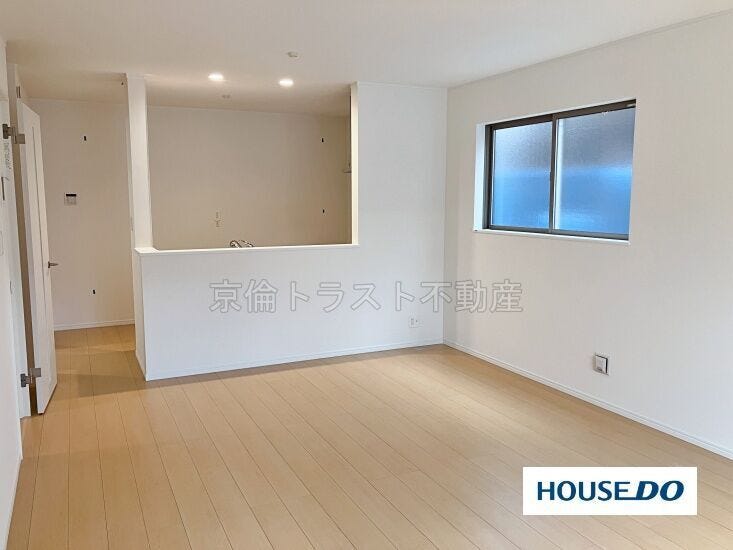 リビングを見渡すことができる対面式カウンターキッチン。リビングと一体感があります♪