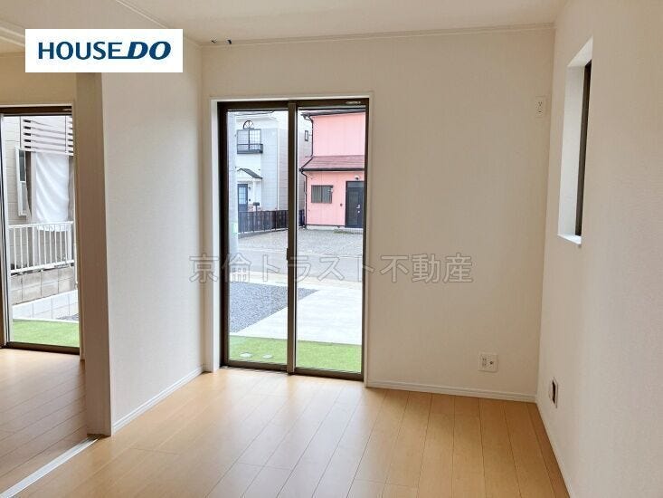 1階洋室5.15帖 LDKに隣接し、お子様の遊び場やワークスペースにお使いいただけます◎