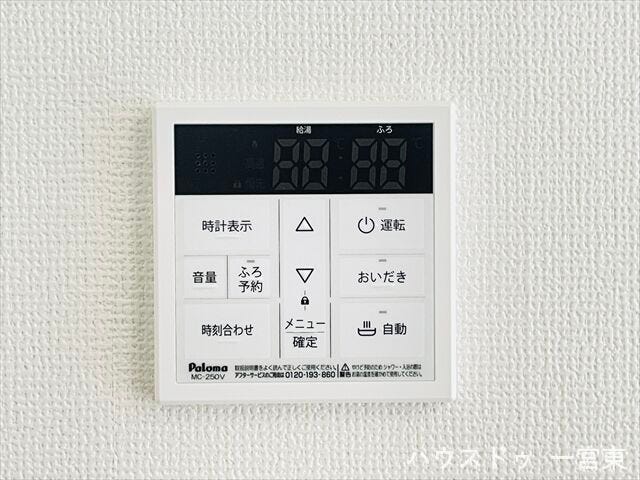 【給湯パネル】入浴する時間帯がズレてもいつでも熱いお湯に浸かれる、追い炊き機能付き給湯システムです。