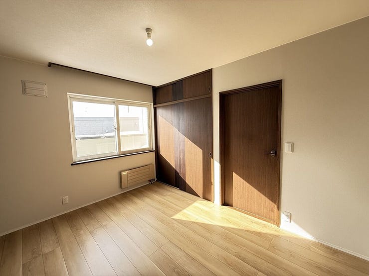 ◆洋室6帖◆
使いやすい6帖の洋室には収納スペースを完備!