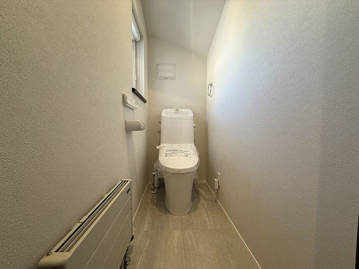 ◆2階トイレ①◆
清潔感のあるトイレ♪