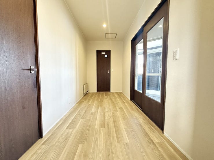 ◆ホール◆
ゆとりのある玄関ホールを設け、明るく開放感のある空間が来訪者を迎えます!