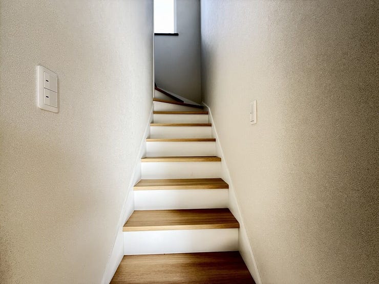 ◆階段◆
デザイン性と機能性を兼ね備えたリビング階段で、暮らしやすさに配慮した間取りとなっています!