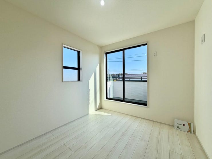 〈6.0帖〉バルコニーに面した明るい洋室が気分をリラックスさせます