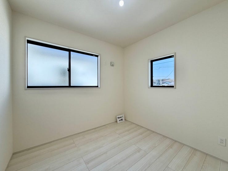 〈4.5帖〉二面採光で室内大変明るいです♪