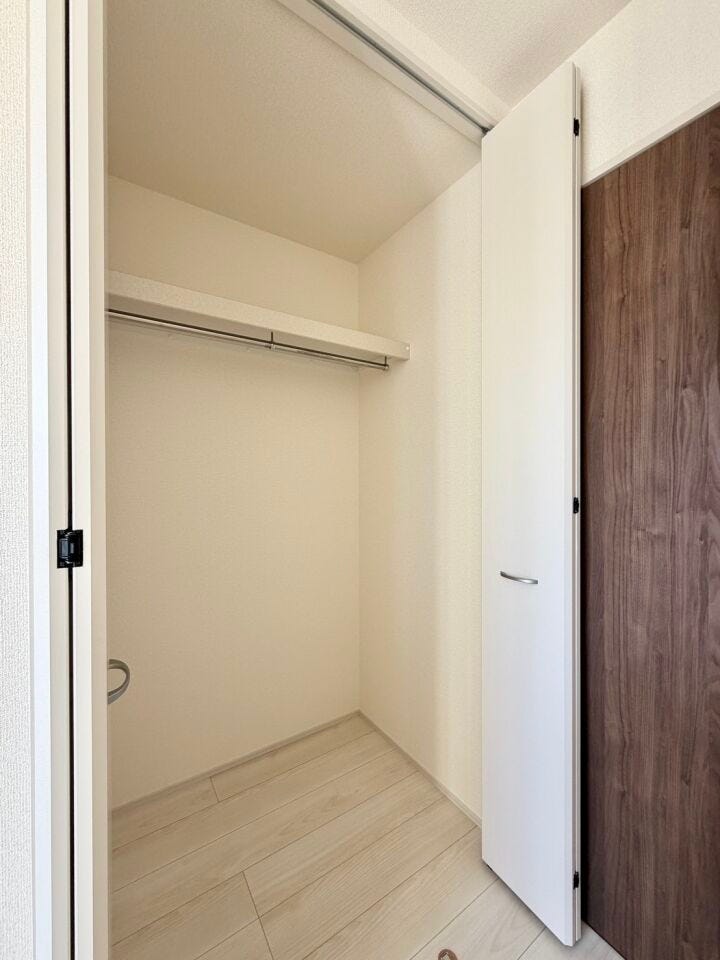 収納スペースが広いので、部屋に荷物が出ることもなく生活感を隠せるのは嬉しいですね♪