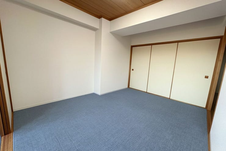 押入れ付きの和室は、来客時の座布団も収納ができ便利♪
【 ※画像はAI加工により荷物等を消去しています。 】