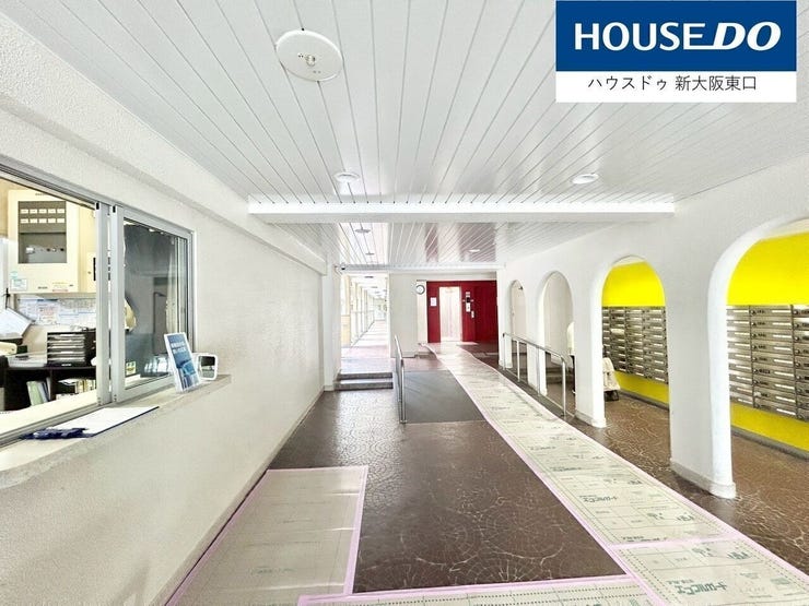 レトロなアーチ型のデザインがかわいい!開放感のあるロビーです★