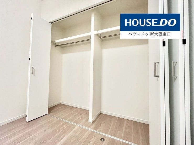 収納は奥行があり、たっぷりお荷物を収納可能です。