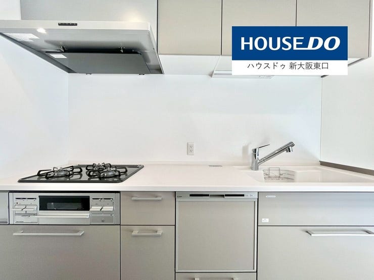 【新調】
食洗器つきのシステムキッチン
色合いも落ち着いた雰囲気でまとめられています。