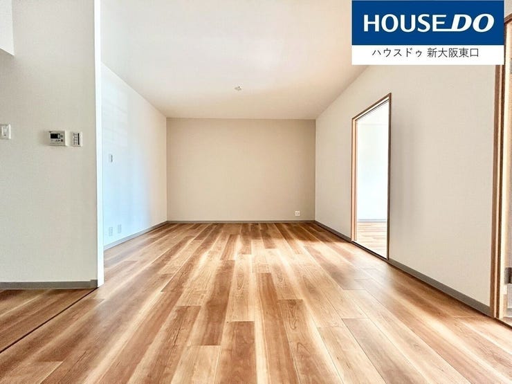 14.5帖の広々LDK
壁付けキッチンなのでより広くお使い頂けます。
右奥に6.5帖の寝室があります。