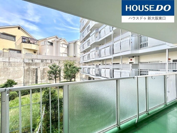 東向きのバルコニーです。