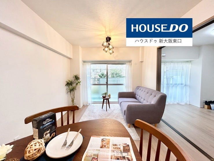 【外観】
12.6帖のLDKです。
東向きにバルコニーがあり陽当たり良好です。右は5.8帖の洋室です。