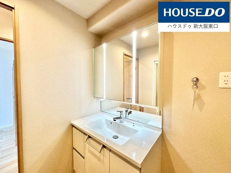 【新設】
三面鏡タイプのシャンプードレッサーです。
鏡との間が点灯します。