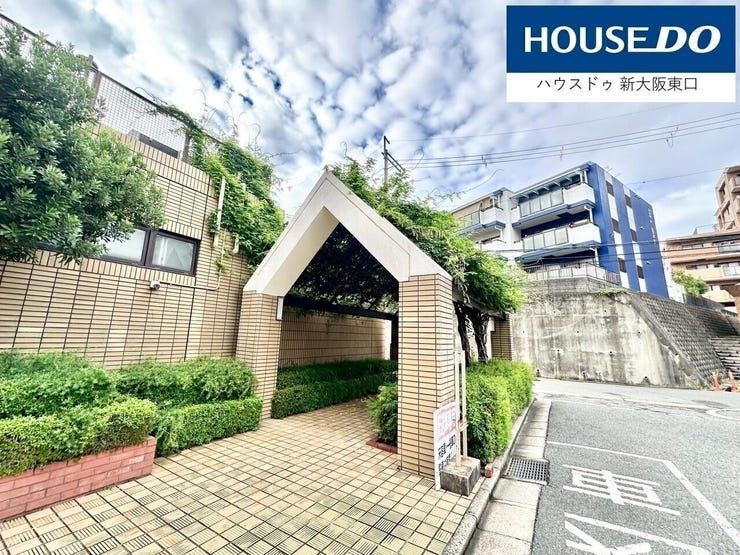 エントランスの緑のトンネル
子ども心が芽生えますね。