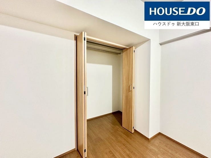 収納は奥行があり、多段棚がすっぽり入ります。