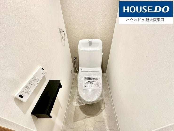 【新設】
トイレは新品です。
リモコン付きの最新型です。