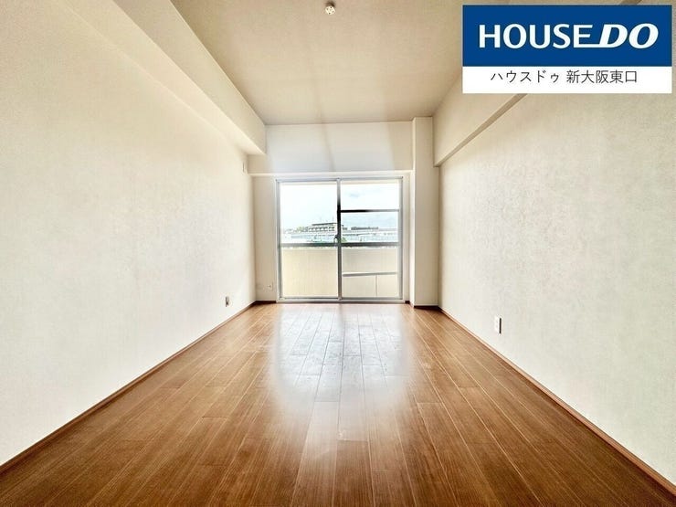 洋室も天井が高く、開放感があります。