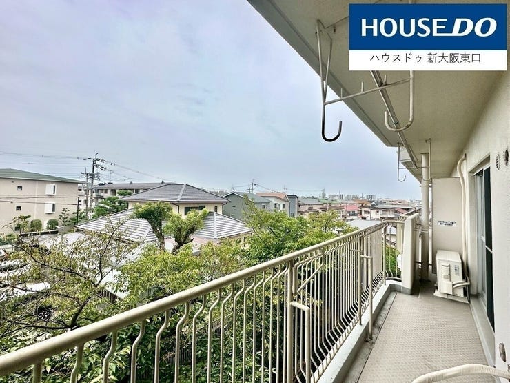 バルコニーからの眺望
付近に高い建物がなく、眺望良好。
ぜひ、現地でもご確認下さい。