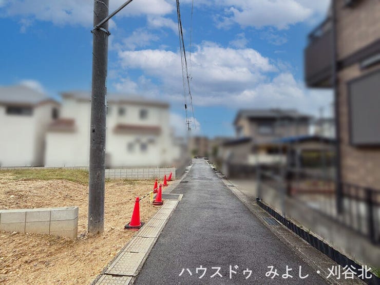 道路上の電柱は、B区画敷地内の北西角に移設しますので、
車の駐車もしやすくなります。