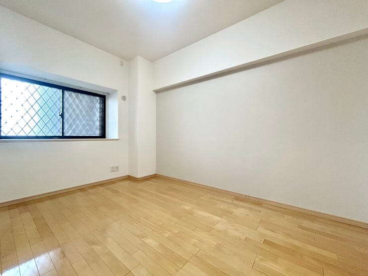6.2帖の洋室!クローゼット付きです。