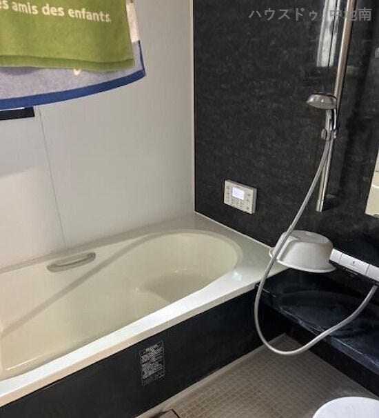 浴室に窓があるので自然換気ができます♪