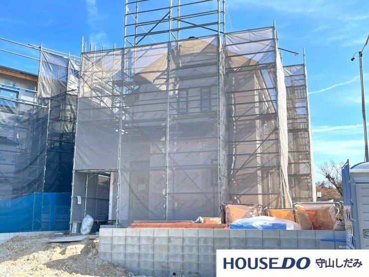 【陽当り良好】明るく暖かな光が差し込む家で、毎日が元気にスタート。南向きや開放的な窓からの自然光がたっぷりと室内に届き、季節を問わず温かみのある空間が広がります。家族全員が心地よく暮らせる住まいです。