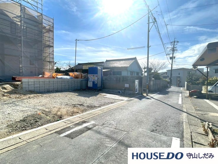 【前面道路】閑静な住宅街となっております。車通りも少ないので駐車も安心です。お子様のいるご家庭は安心して送り出せますね♪現地を実際に見ていただくことでしか分からない情報が沢山あります!